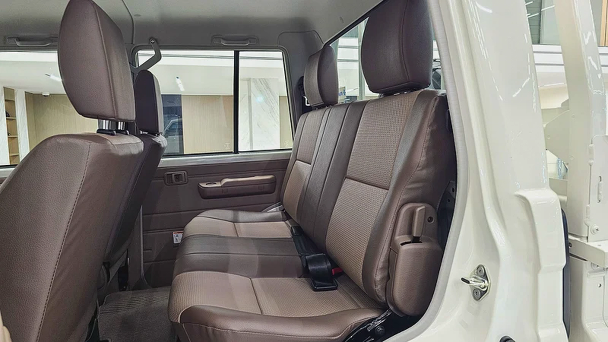 TOYOTA - LC 79 - HARD TOP - DOUBLE CABIN - UNDER WARRANTY - GCC - V4 DIESEL - 2025 - WHITE COLORE-8-8