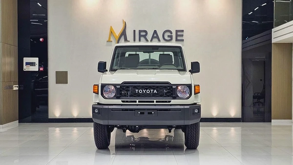 TOYOTA - LC 79 - HARD TOP - DOUBLE CABIN - UNDER WARRANTY - GCC - V4 DIESEL - 2025 - WHITE COLORE