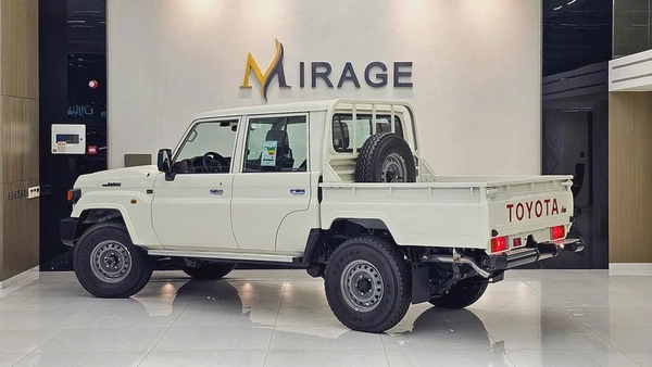 TOYOTA - LC 79 - HARD TOP - DOUBLE CABIN - UNDER WARRANTY - GCC - V4 DIESEL - 2025 - WHITE COLORE