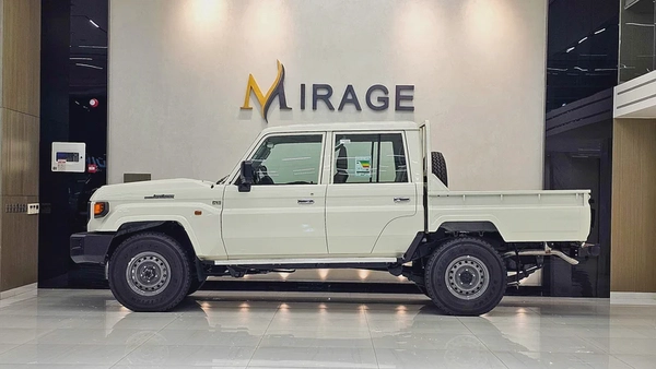 TOYOTA - LC 79 - HARD TOP - DOUBLE CABIN - UNDER WARRANTY - GCC - V4 DIESEL - 2025 - WHITE COLORE