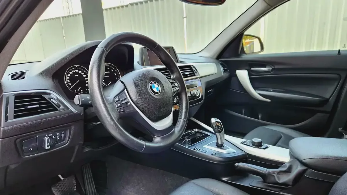 2019 BMW 120||DIGITAL SPEEDOMETER|| CARPLAY || FULL AGENCY SERVICES||  ACCIDENT FREE ORIGINAL PAINT-11-11
