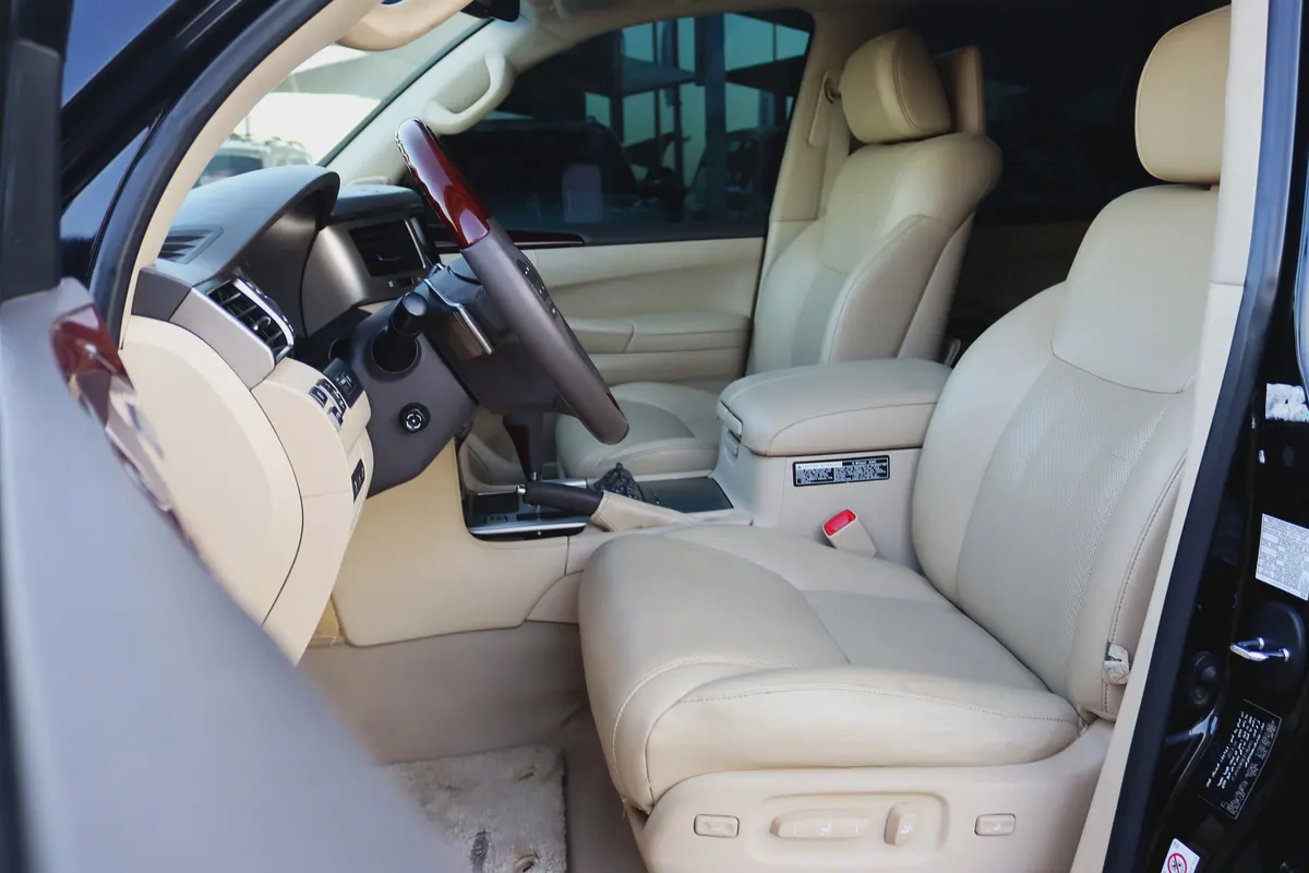 Pristine Lexus LX 570 Sport 2014 | GCC Specs | Well Maintained-9-9