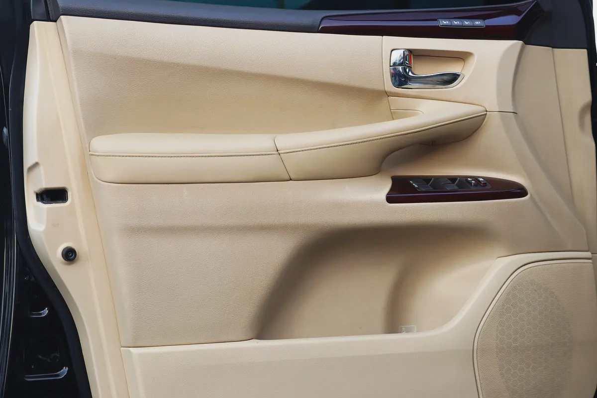 Pristine Lexus LX 570 Sport 2014 | GCC Specs | Well Maintained-10-10