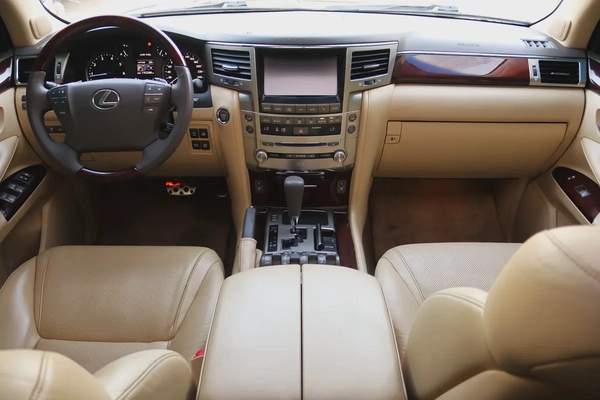 Pristine Lexus LX 570 Sport 2014 | GCC Specs | Well Maintained