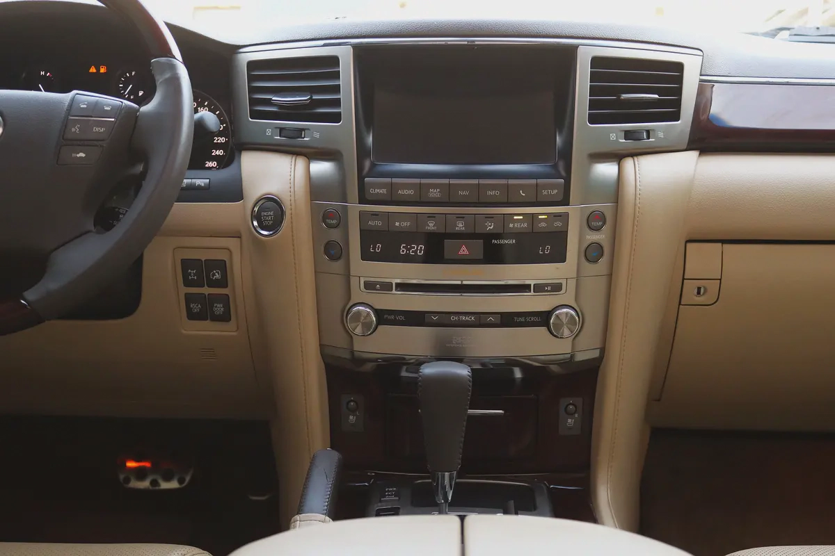 Pristine Lexus LX 570 Sport 2014 | GCC Specs | Well Maintained-16-16