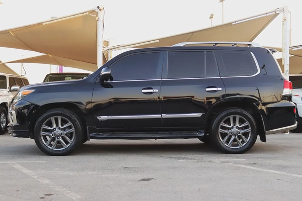 Pristine Lexus LX 570 Sport 2014 | GCC Specs | Well Maintained