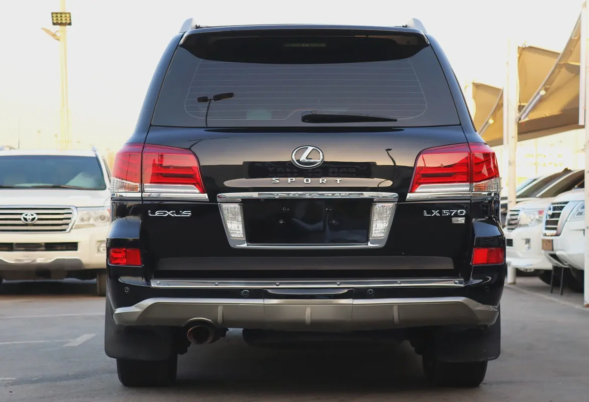 Pristine Lexus LX 570 Sport 2014 | GCC Specs | Well Maintained-4-4
