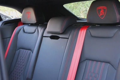 Lamborghini Urus SE | Brand New-9
