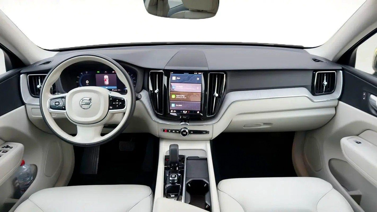 For sale Volvo XC60 B5 II Facelift, 2.0 l, 2024 in Dubai-4-4