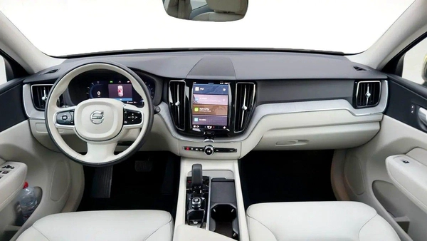 For sale Volvo XC60 B5 II Facelift, 2.0 l, 2024 in Dubai