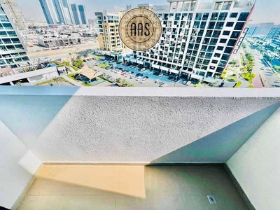 Amazing 1 B/R •• chiller free •• vacant unit •• spacious maintained-9
