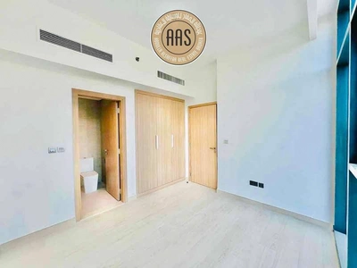 Amazing 1 B/R •• chiller free •• vacant unit •• spacious maintained-11