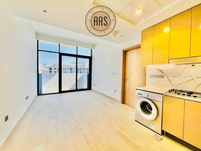 Amazing 1 B/R •• chiller free •• vacant unit •• spacious maintained-2