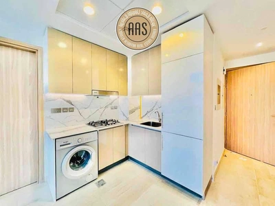 Amazing 1 B/R •• chiller free •• vacant unit •• spacious maintained-3