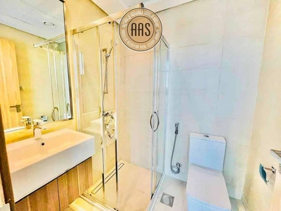 Amazing 1 B/R •• chiller free •• vacant unit •• spacious maintained-6