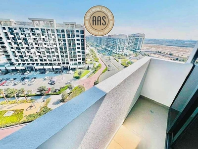 Amazing 1 B/R •• chiller free •• vacant unit •• spacious maintained-8