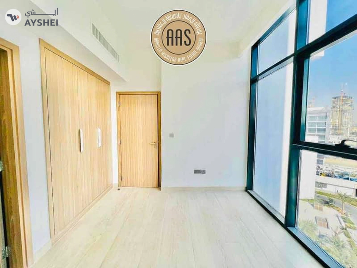 Amazing 1 B/R •• chiller free •• vacant unit •• spacious maintained-10-10