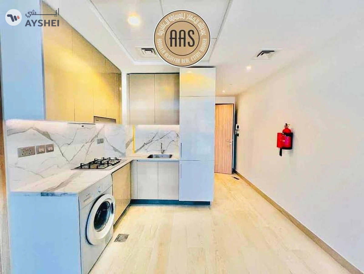 Amazing 1 B/R •• chiller free •• vacant unit •• spacious maintained-4-4