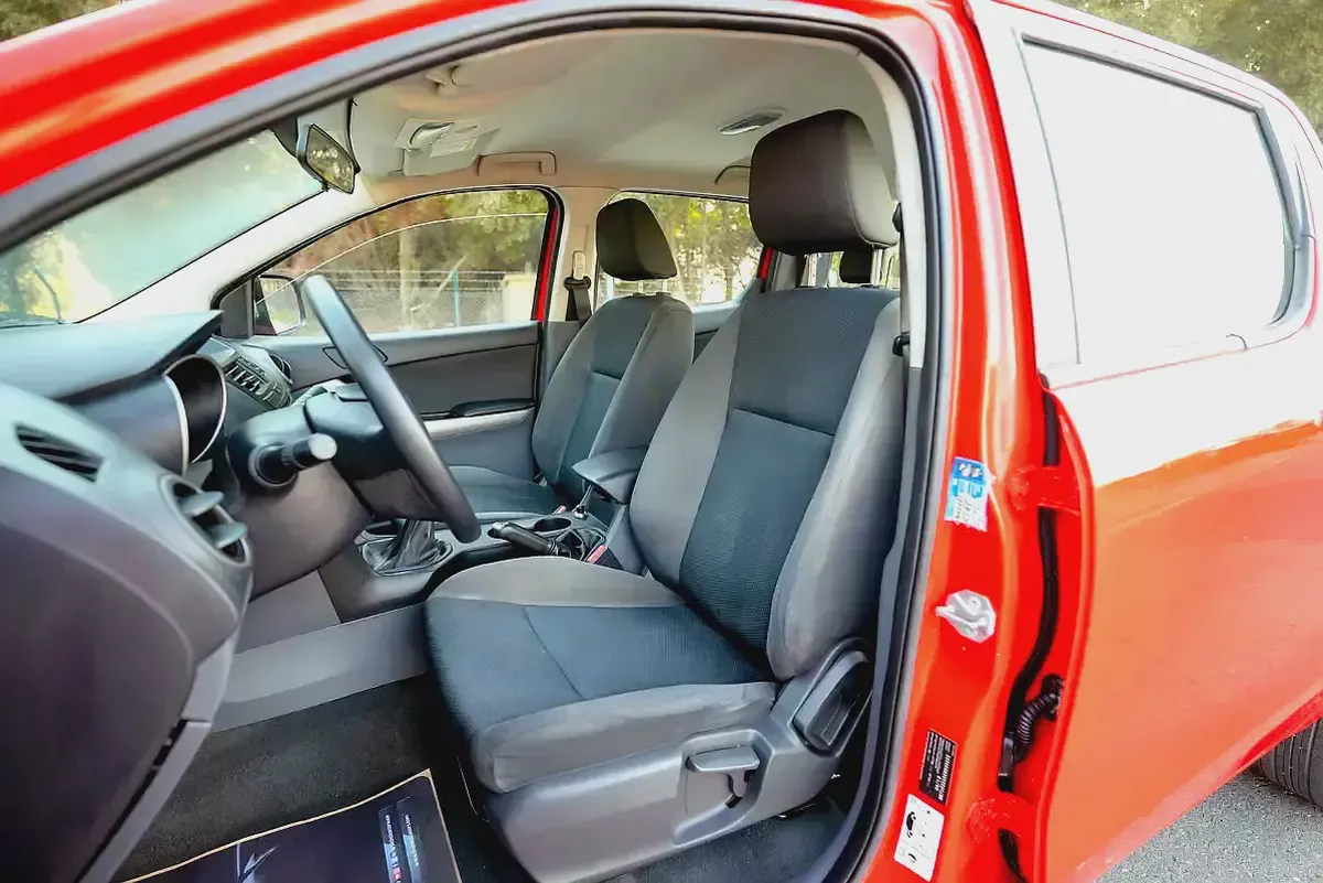 Mazda BT-50 | Double Cabin 4X2 | Manual | GCC Specs | Ref#M99655-9-9