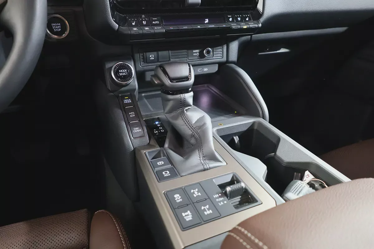 Toyota Prado Adventure 2025 GCC Specs-- FREE ACCIDENTS - Warranty and service CONTRACT-12-12