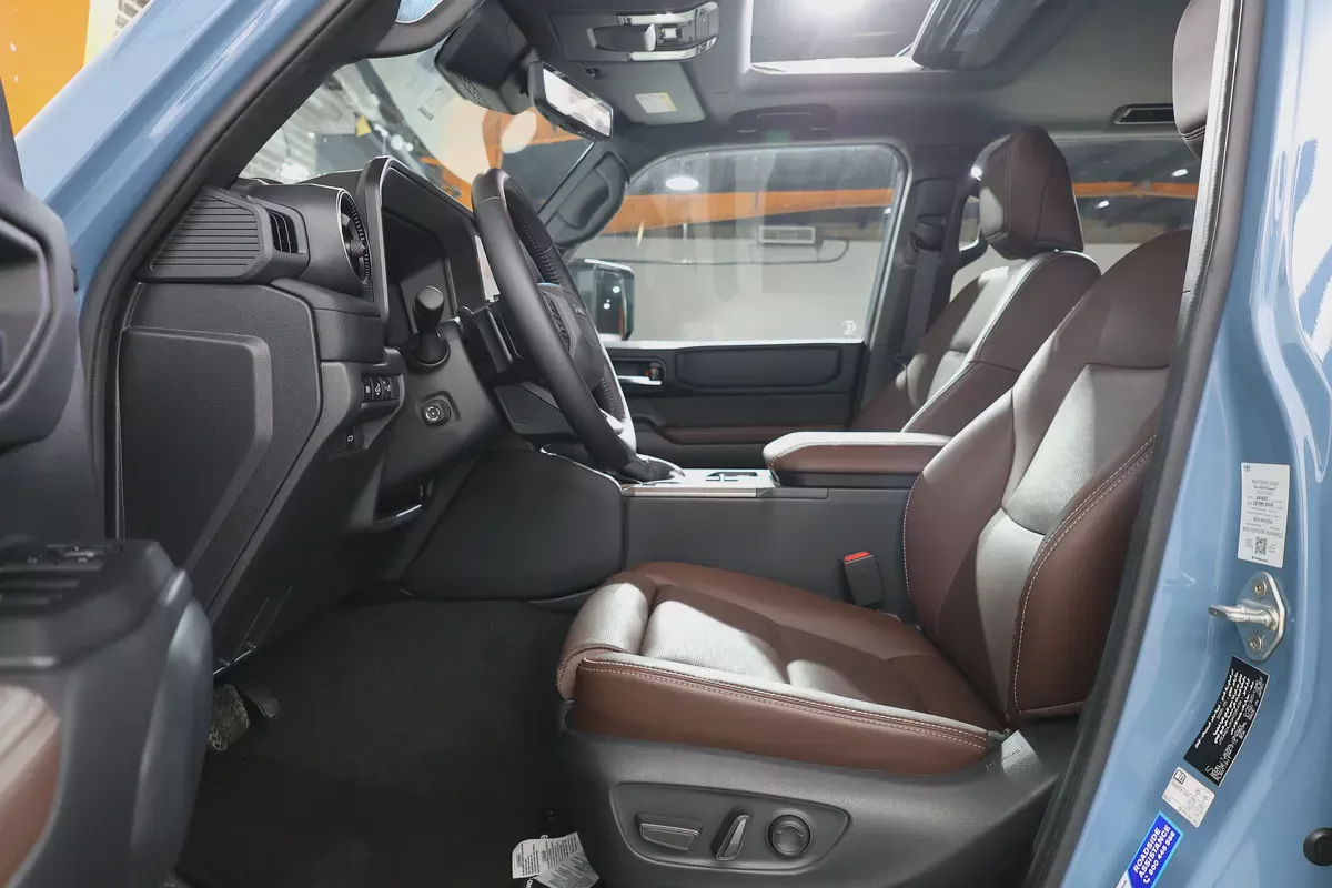 Toyota Prado Adventure 2025 GCC Specs-- FREE ACCIDENTS - Warranty and service CONTRACT-8-8