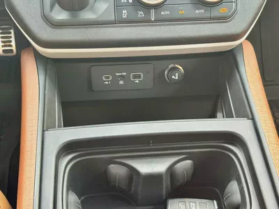LAND ROVER DEFENDER 110 P400 HSE GCC SPECS MODEL 2024 GOOD CONDITION-11