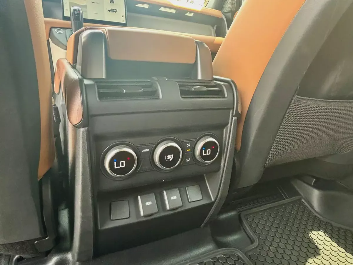 LAND ROVER DEFENDER 110 P400 HSE GCC SPECS MODEL 2024 GOOD CONDITION-16-16