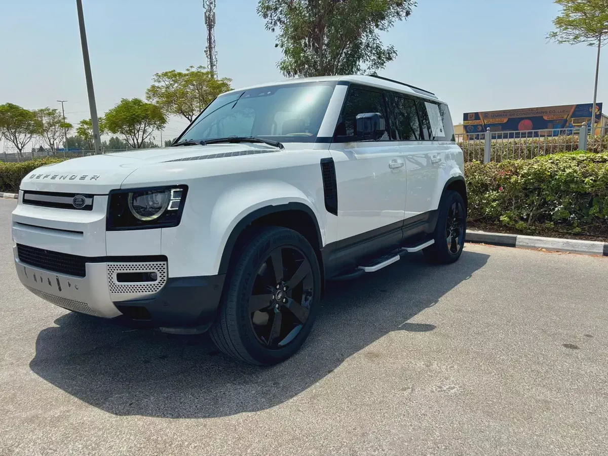LAND ROVER DEFENDER 110 P400 HSE GCC SPECS MODEL 2024 GOOD CONDITION-1-1