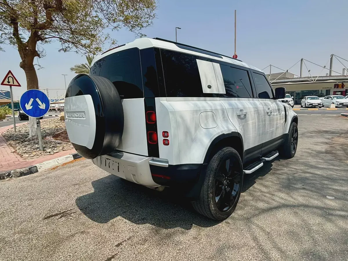 LAND ROVER DEFENDER 110 P400 HSE GCC SPECS MODEL 2024 GOOD CONDITION-5-5