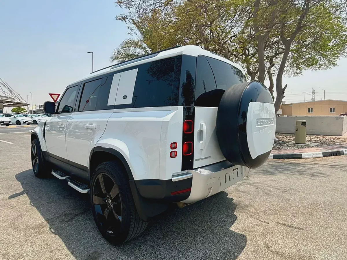 LAND ROVER DEFENDER 110 P400 HSE GCC SPECS MODEL 2024 GOOD CONDITION-6-6