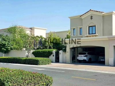 Spanish Villa with 5 Bedrooms Ready to Move-0
