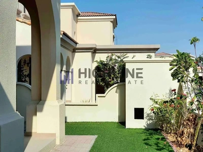 Spanish Villa with 5 Bedrooms Ready to Move-11