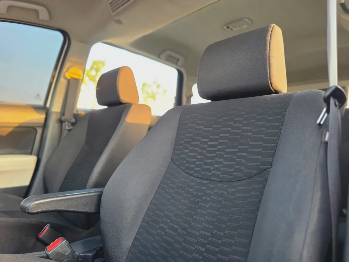 Toyota Rush GX 2023 | GCC Specs | Low Mileage | Excellent Condition-12-12