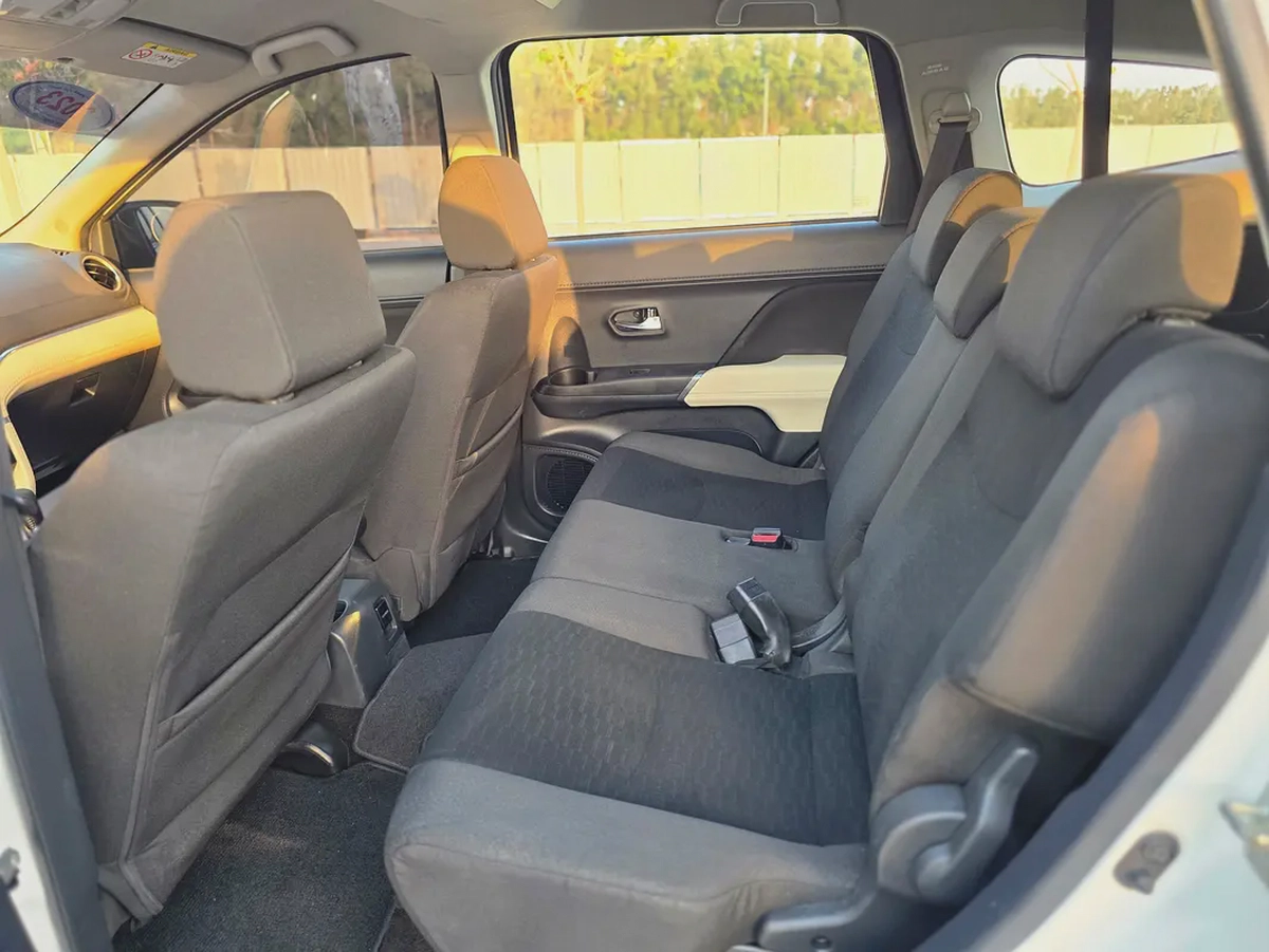 Toyota Rush GX 2023 | GCC Specs | Low Mileage | Excellent Condition-14-14