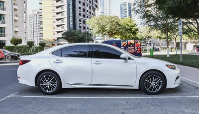 Lexus ES 350 Platinum 2017 GCC In Excellent Condition with Warranty-6