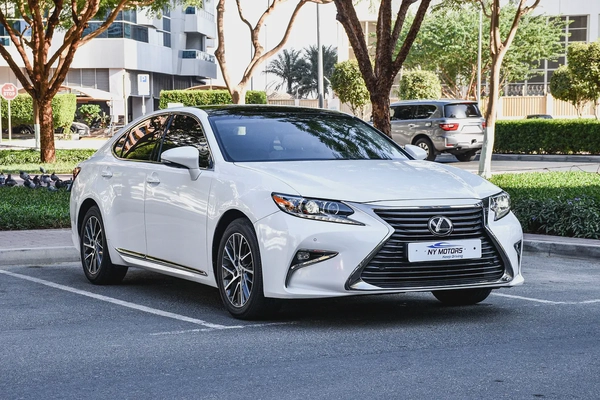 Lexus ES 350 Platinum 2017 GCC In Excellent Condition with Warranty