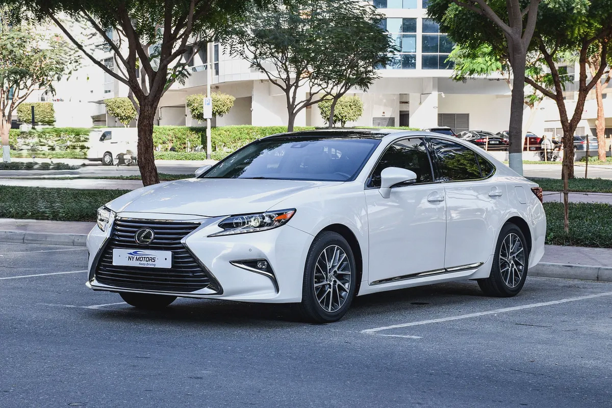 Lexus ES 350 Platinum 2017 GCC In Excellent Condition with Warranty-1-1