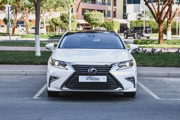 Lexus ES 350 Platinum 2017 GCC In Excellent Condition with Warranty
