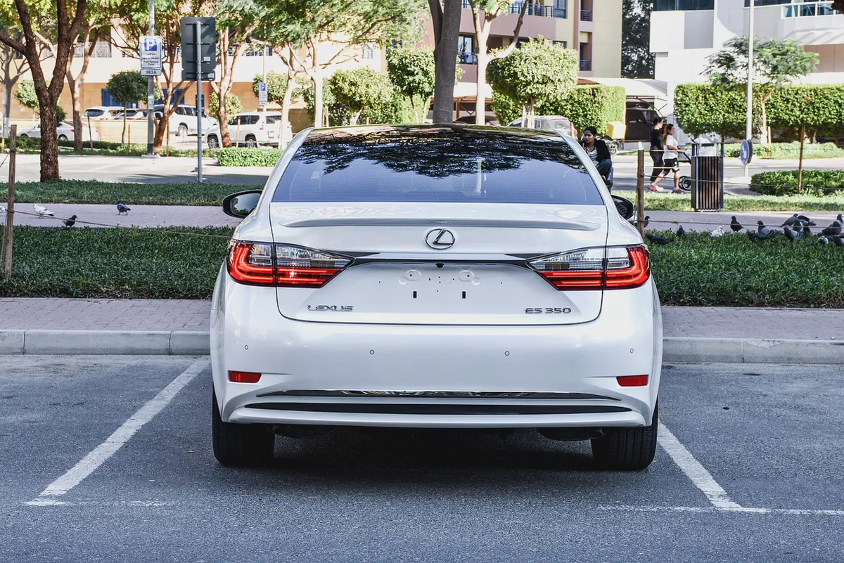 Lexus ES 350 Platinum 2017 GCC In Excellent Condition with Warranty-3-3