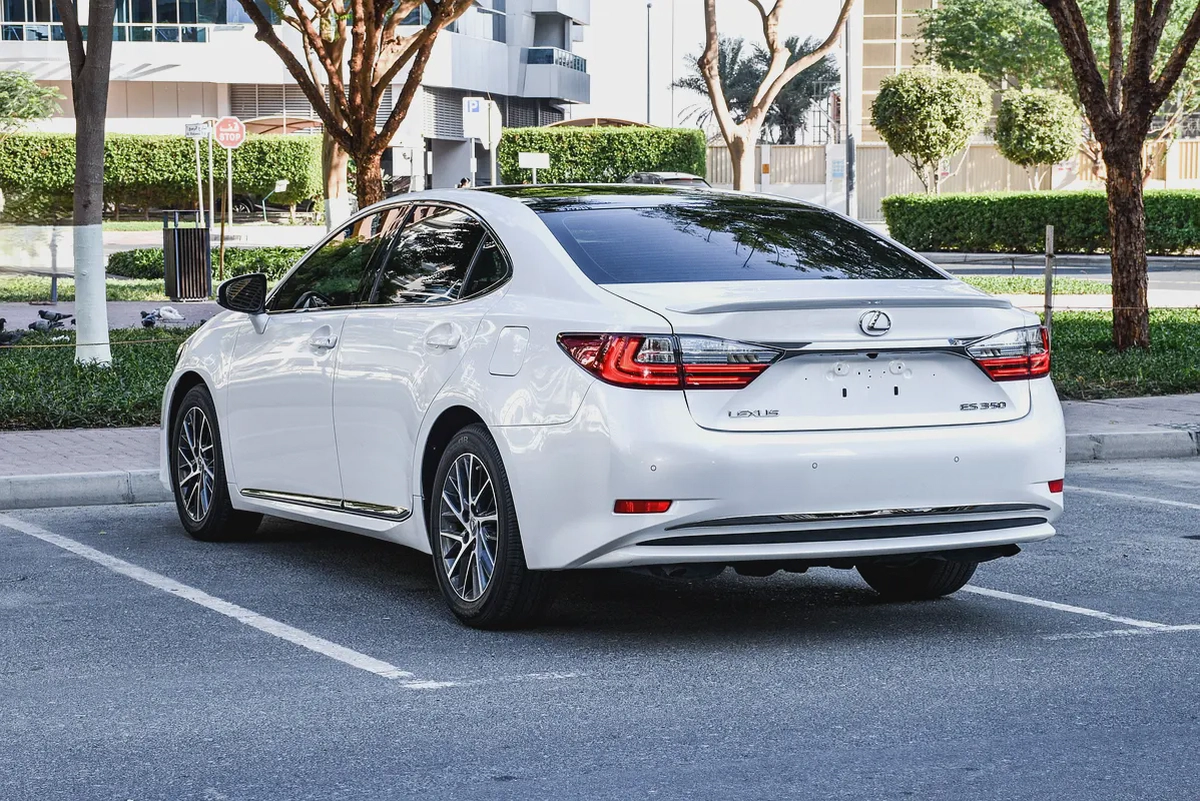 Lexus ES 350 Platinum 2017 GCC In Excellent Condition with Warranty-4-4