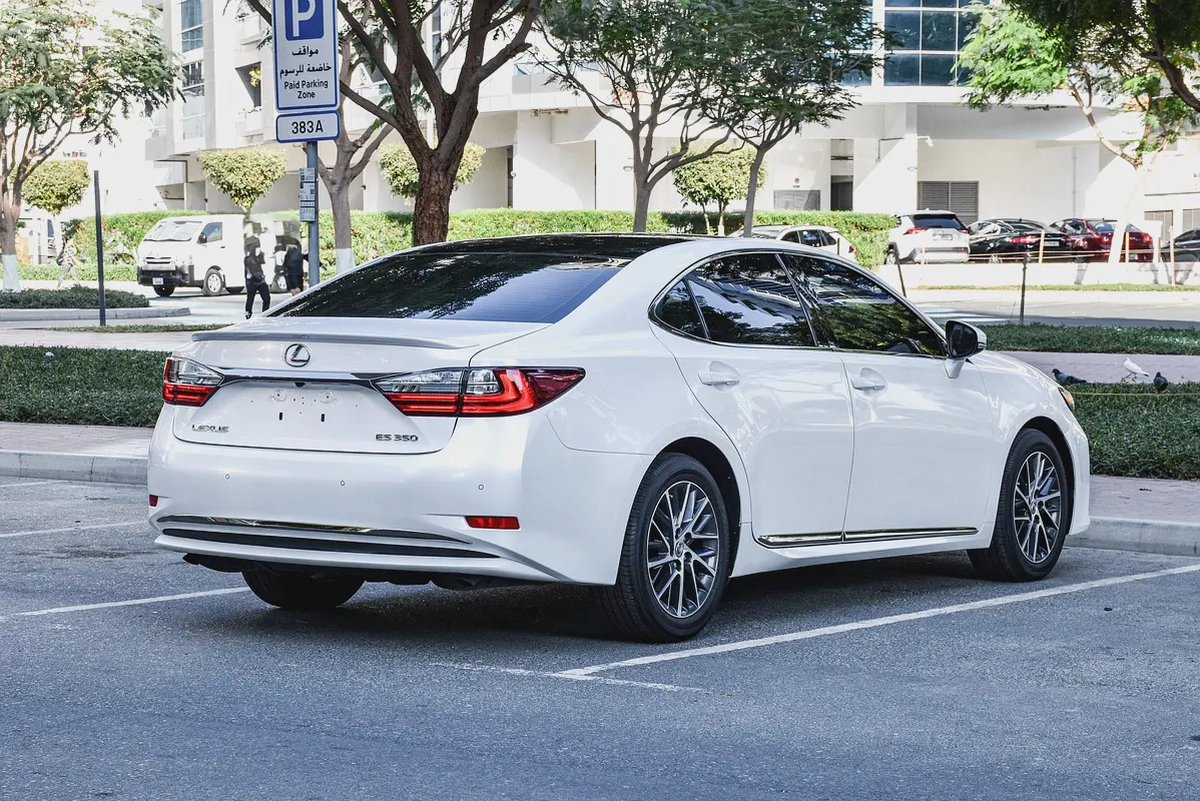 Lexus ES 350 Platinum 2017 GCC In Excellent Condition with Warranty-5-5