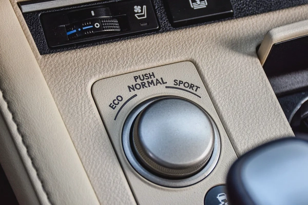 Lexus ES 350 Platinum 2017 GCC In Excellent Condition with Warranty