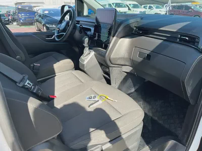 HYUNDAI STARIA-6
