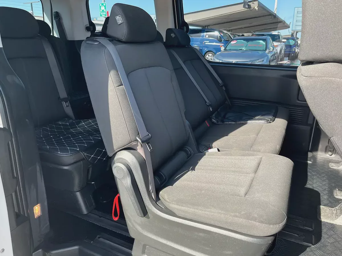 HYUNDAI STARIA-10-10