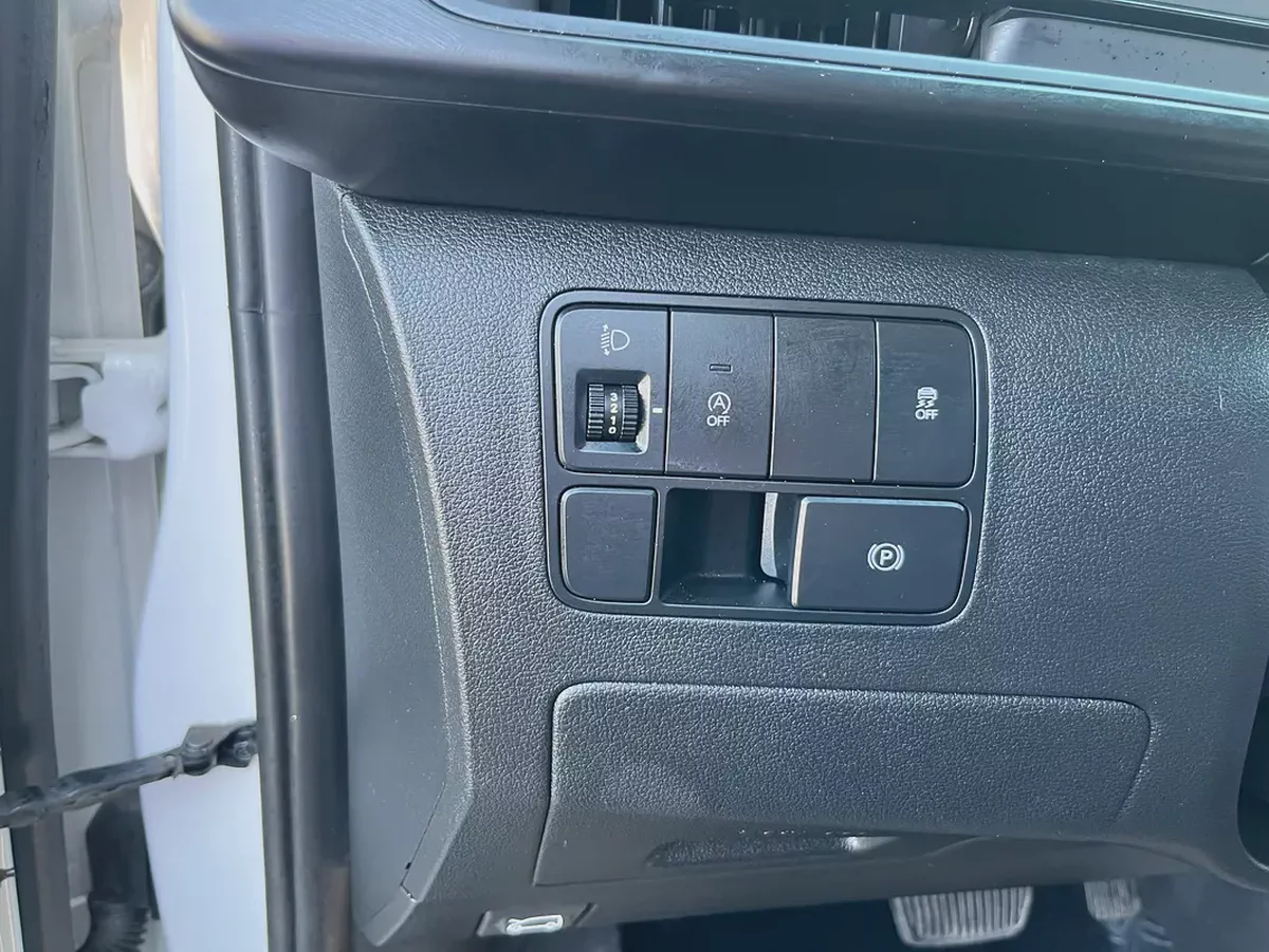 HYUNDAI STARIA-14-14