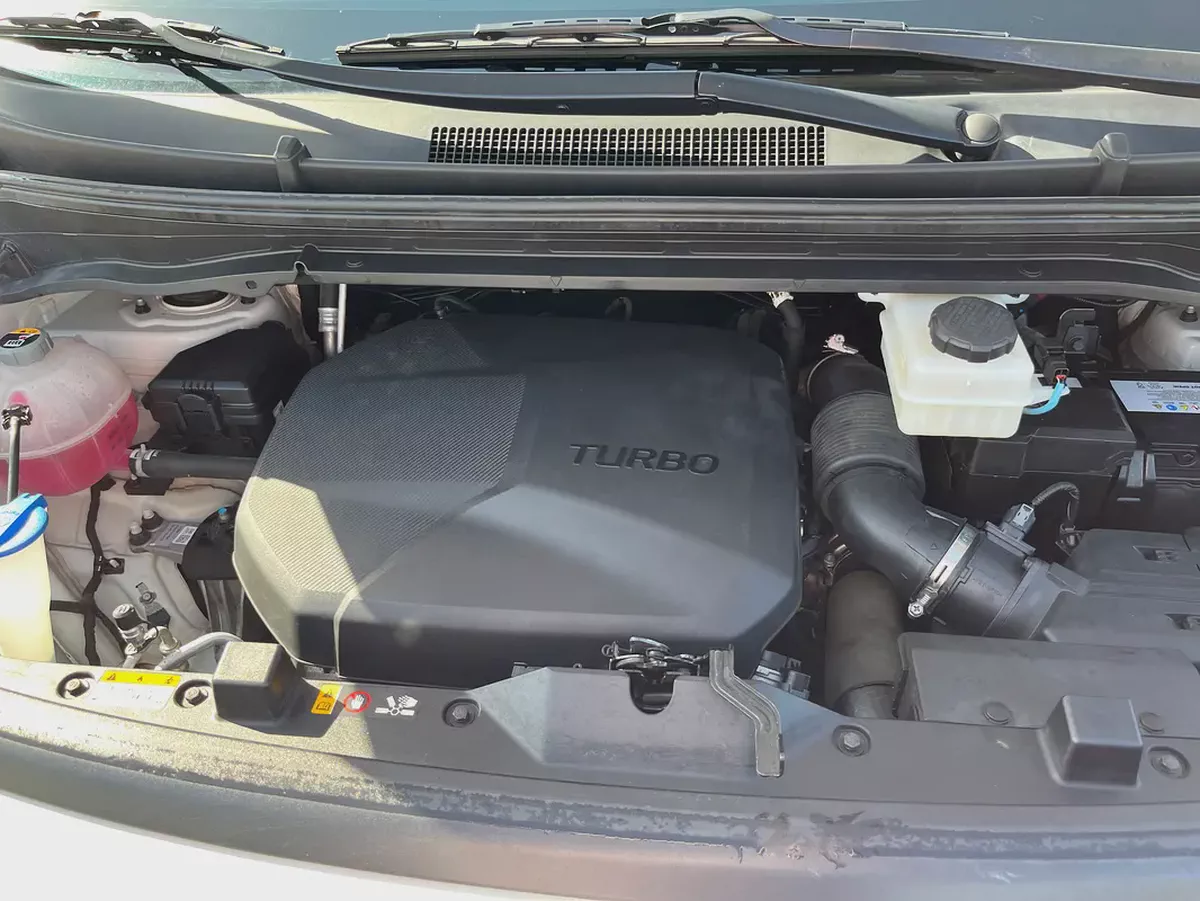 HYUNDAI STARIA-18-18