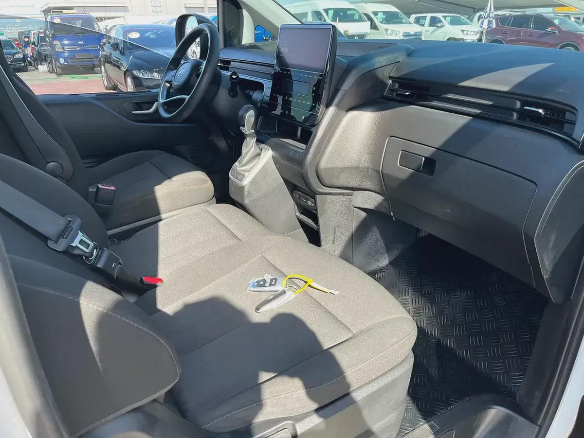 HYUNDAI STARIA-6-6