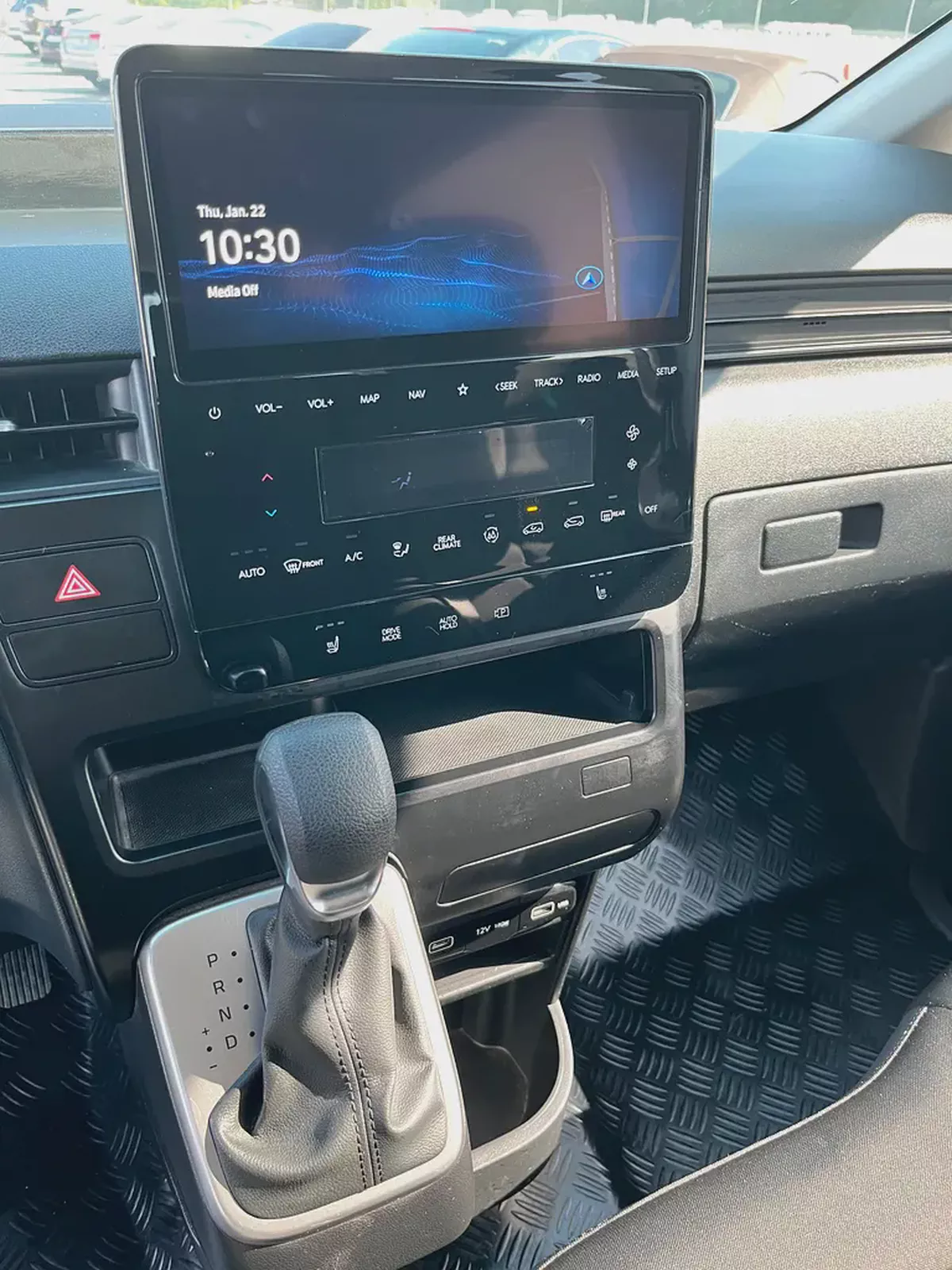 HYUNDAI STARIA-7-7