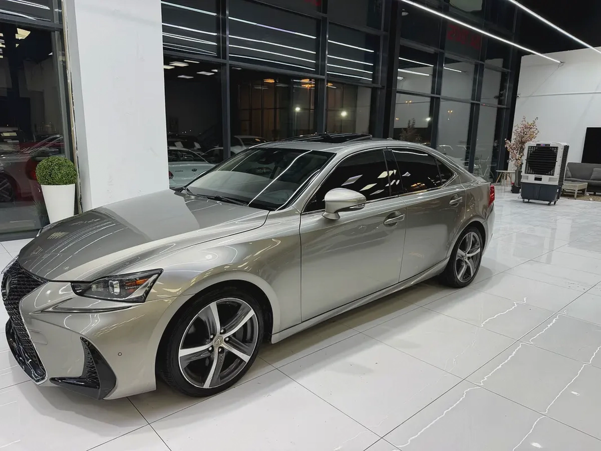 2017 Lexus IS 200t | Canadian Specs | Pristine Condition-1-1