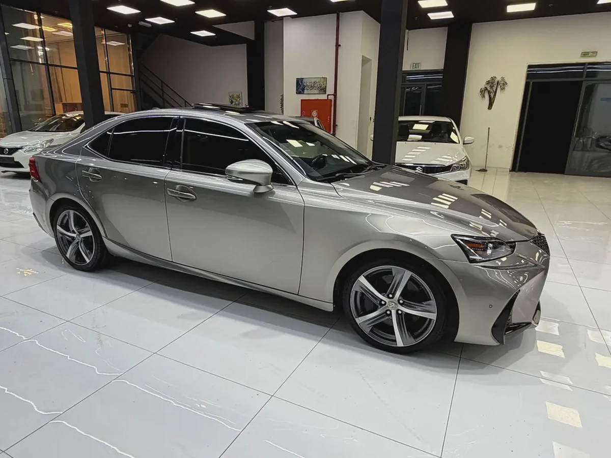 2017 Lexus IS 200t | Canadian Specs | Pristine Condition-2-2